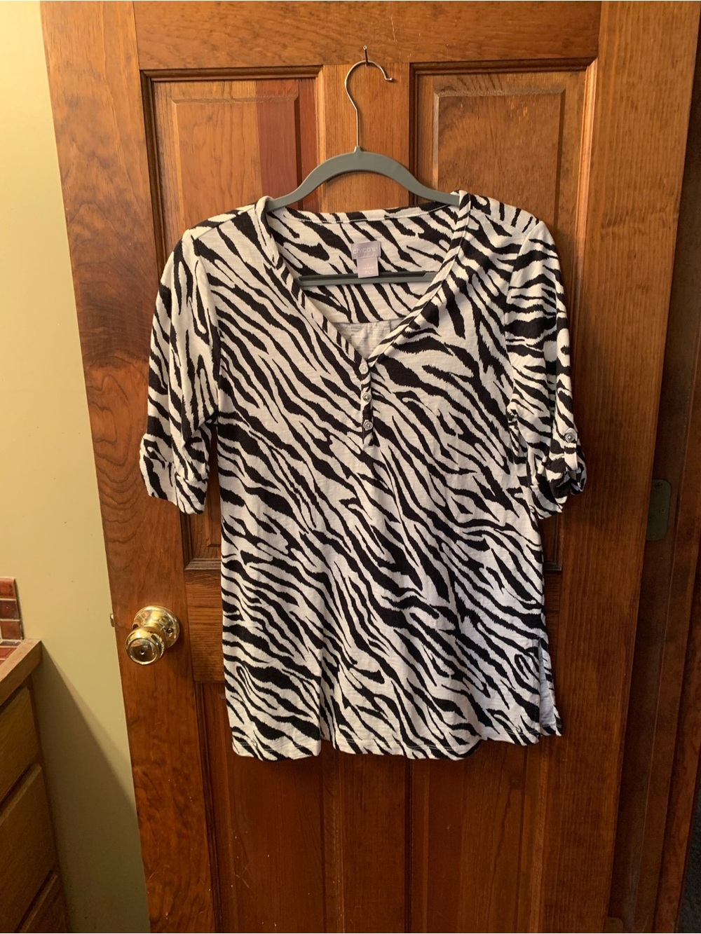 Chico's NEW NEVER WORN, BLACK and WHITE pullover, ZEBRA print V neck top.